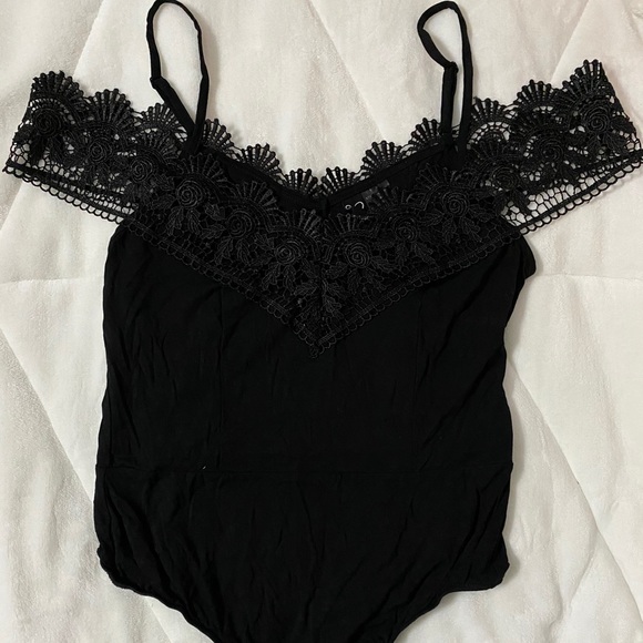 Windsor Lace detail body suit! NEW NEVER WORN 🖤 - Picture 1 of 1